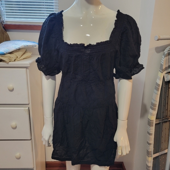 Old Navy Dresses & Skirts - NWT Old Navy Black Floral Square Neck Ruffled Dress | Sz Medium Petite
